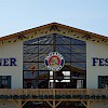 Die Fassade des Winzerer Fähndl im Sonnenschein
