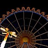 Das unbeleuchtete Oktoberfest-Riesenrad hinter High Energy.