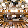 Leeres Musikpodium in der Bräurosl.